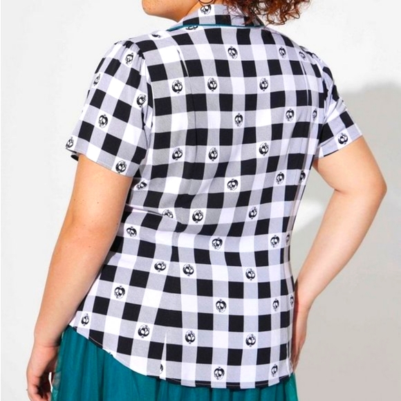 ❤️NWT VINTAGE TORRID BLOUSE - DISNEY VILLAINS POISON APPLE RETRO BUTTON TOP - Picture 3 of 12